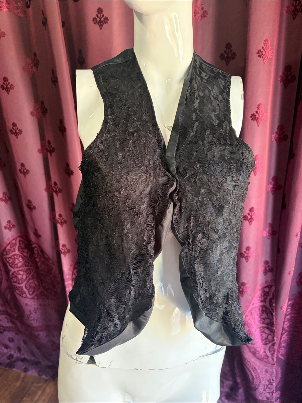 3/$20 Vintage Liz Sinclair Black Satin & Lace Crop Vest Size Small